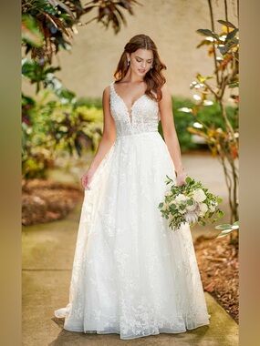 Essence of Australia Wedding Dress & Veil